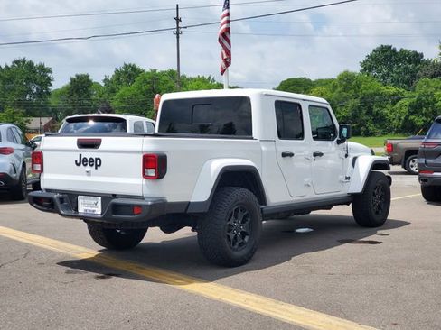Used 2021 Jeep Gladiator Sport AWD/4WD image 3