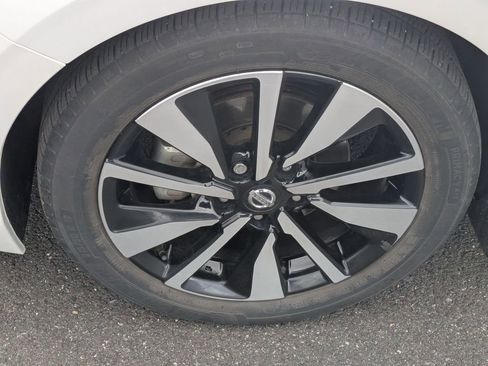 Used 2023 Nissan Sentra SV w/ SV Premium Package FWD image 26