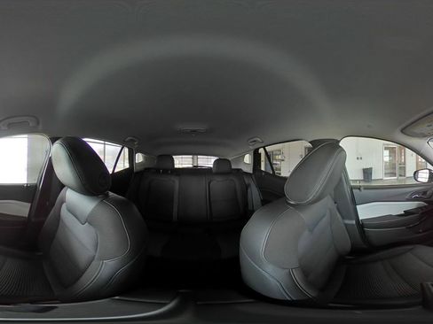 Used 2025 Chevrolet Trax LT image 42