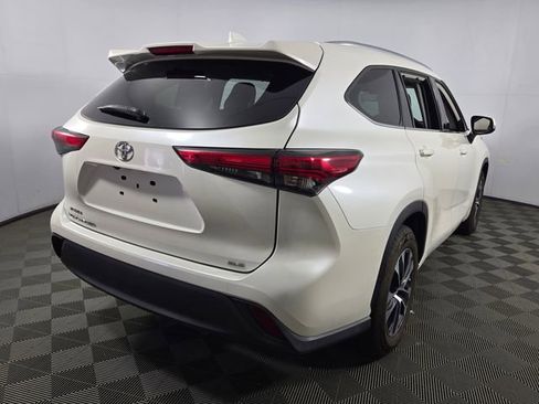 Used 2021 Toyota Highlander XLE FWD image 8