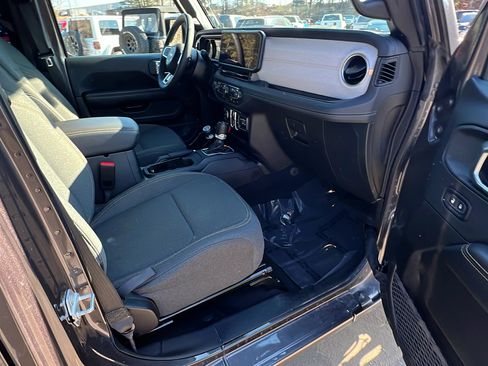 Used 2025 Jeep Wrangler Sahara 4xe w/ Safety Group image 19