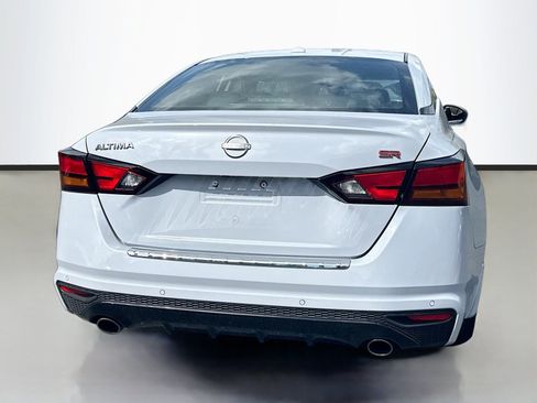 Used 2023 Nissan Altima 2.5 SR FWD image 6