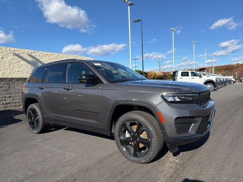 New 2025 Jeep Grand Cherokee 4WD image 1