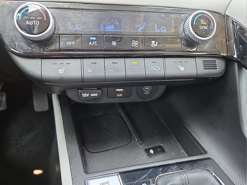 Used 2024 Hyundai Elantra Limited FWD image 17