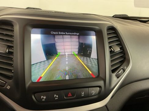 Used 2017 Jeep Cherokee Overland w/ Technology Group image 20