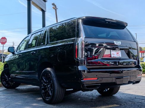 Used 2026 Cadillac Escalade ESV Sport w/ LPO, ONYX Package image 29