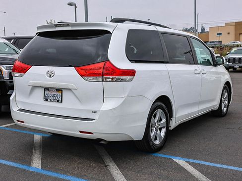Used 2011 Toyota Sienna LE w/ Towing Pkg FWD image 26