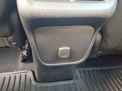 Used 2018 Chevrolet Equinox LS AWD/4WD image 9