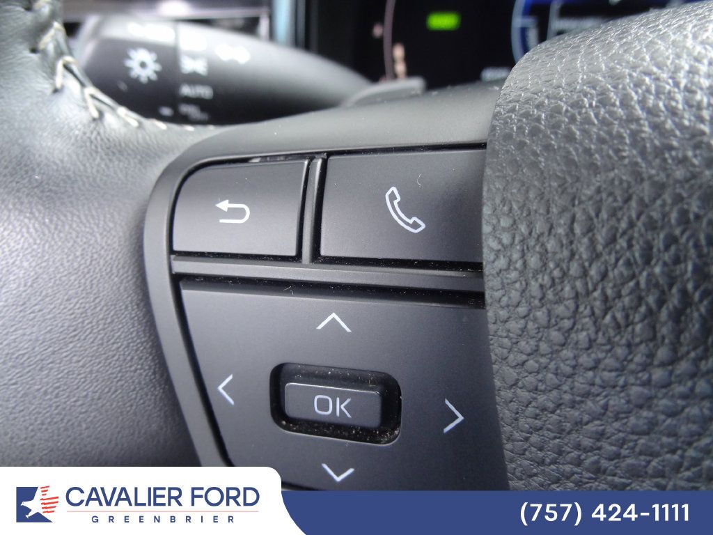 Used 2025 Toyota Camry SE FWD image 15