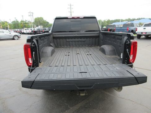 Used 2023 GMC Sierra 2500 Denali w/ Denali Black Diamond Edition AWD/4WD image 7