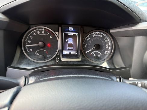 Used 2022 Toyota Tacoma TRD Off-Road image 17