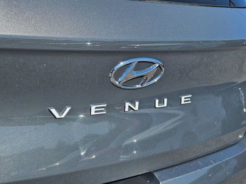 Used 2025 Hyundai Venue SEL FWD image 13