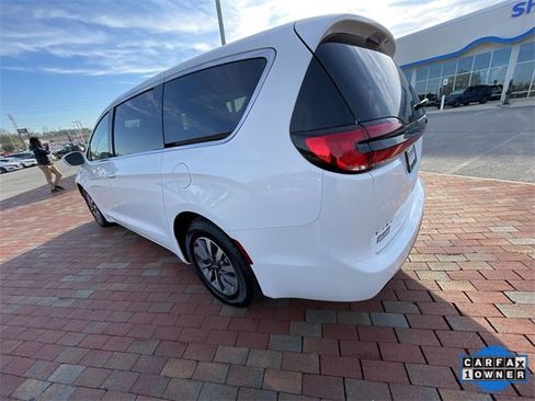 Used 2022 Chrysler Pacifica Touring-L image 34