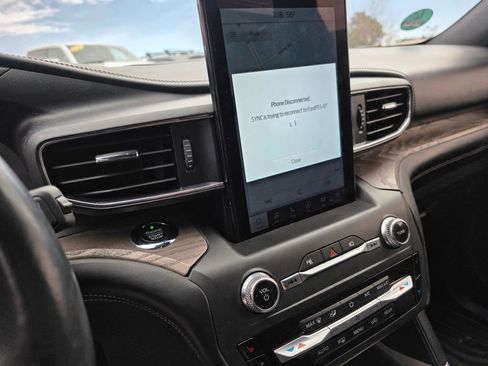 Used 2020 Ford Explorer Platinum w/ Premium Technology Package image 15