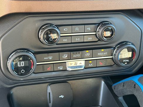 Used 2023 Ford Bronco Outer Banks image 31