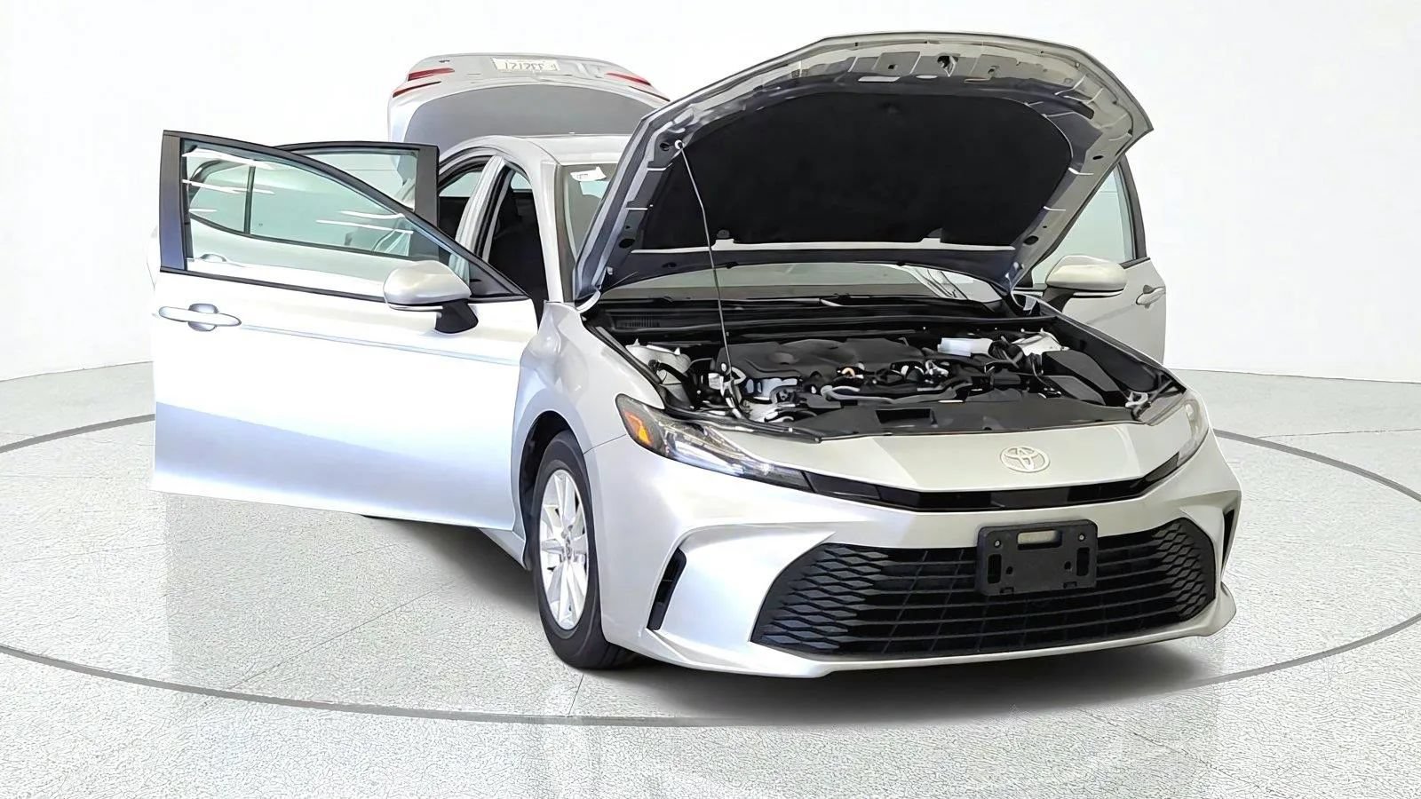 Used 2025 Toyota Camry LE FWD image 12