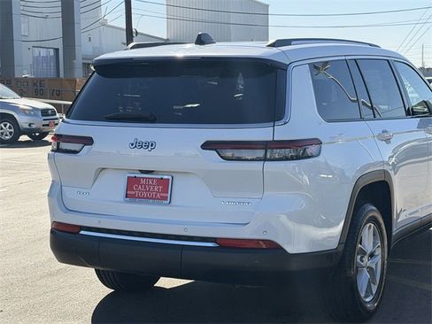 Used 2023 Jeep Grand Cherokee L Laredo image 7