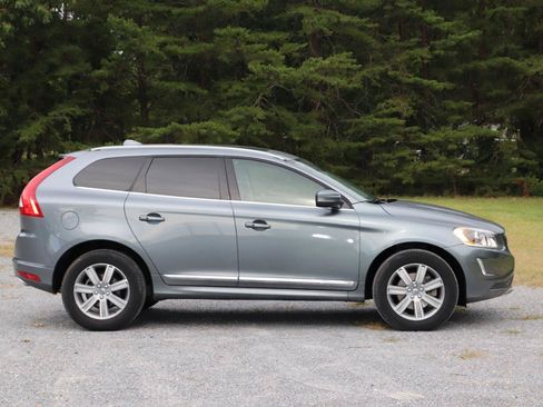 Used 2017 Volvo XC60 T5 Inscription w/ Advanced Package AWD/4WD image 2