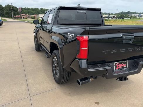 Used 2025 Toyota Tacoma TRD Sport w/ TRD Sport Upgrade Package RWD image 6