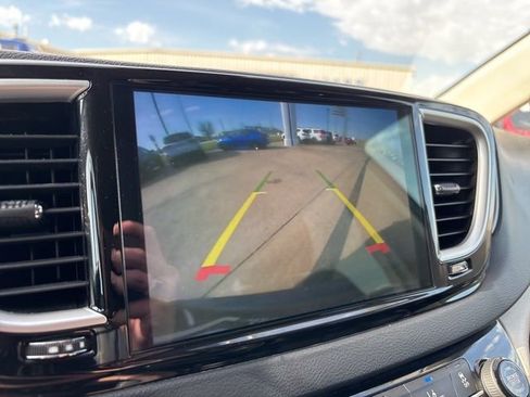 Used 2023 Chrysler Pacifica Touring-L image 21