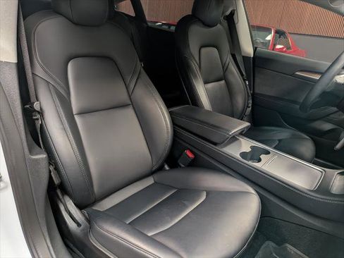 Used 2022 Tesla Model 3 image 10
