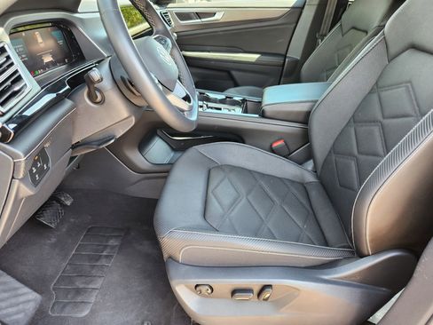 Used 2024 Volkswagen Atlas Cross Sport SE image 7