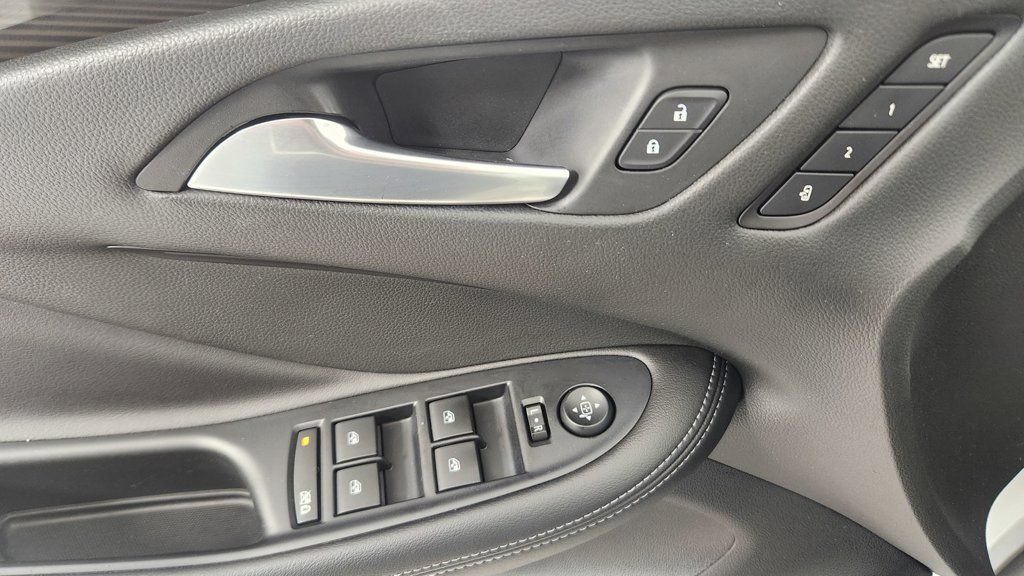 Used 2020 Buick Envision Premium w/ Driver Confidence Package AWD/4WD image 20