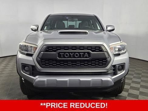 Used 2017 Toyota Tacoma TRD Sport image 2