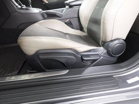 Used 2016 Hyundai Genesis 3.8 image 9