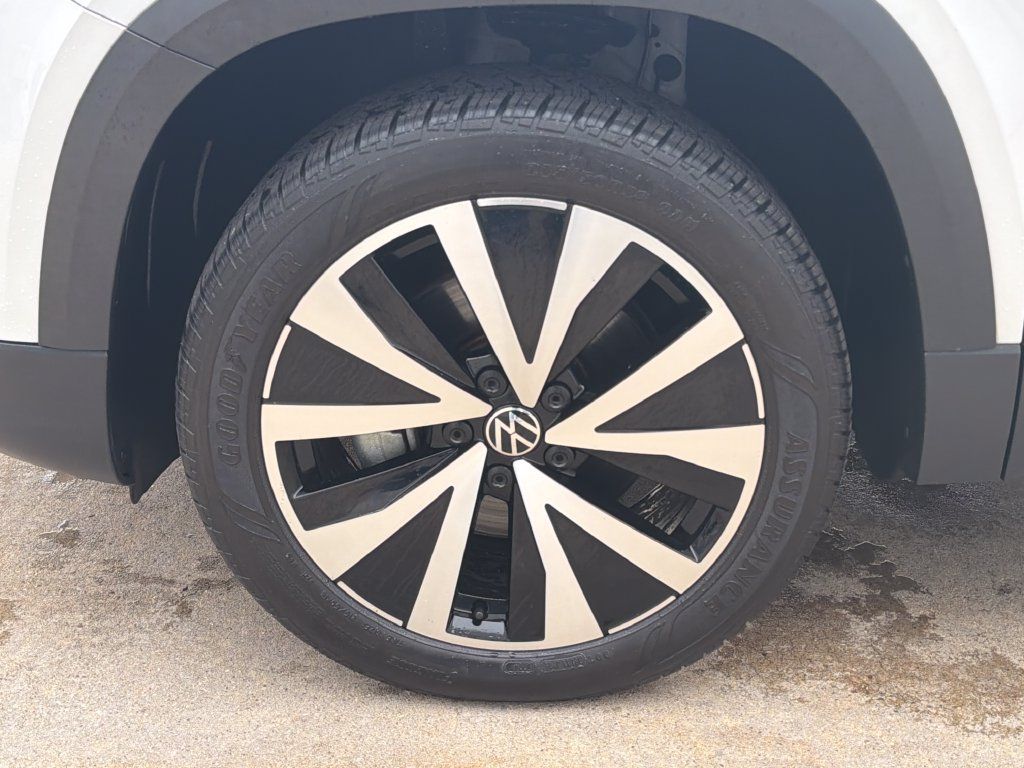 Used 2022 Volkswagen Taos SE FWD image 30