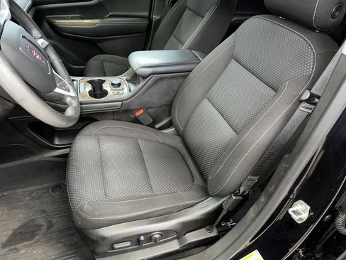 Certified 2022 GMC Acadia SLE w/ Driver Convenience Package image 2