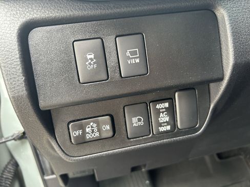 Used 2022 Toyota Tacoma TRD Off-Road w/ TRD Premium Off Road Package AWD/4WD image 16