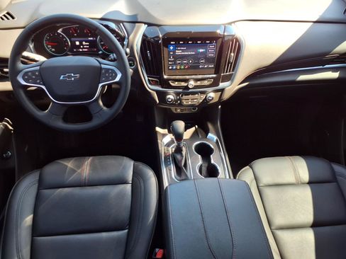 Used 2023 Chevrolet Traverse RS FWD image 4