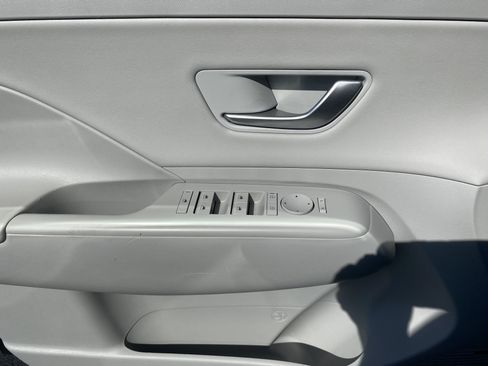 Used 2024 Hyundai Kona Limited FWD image 9