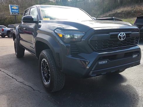 Used 2025 Toyota Tacoma TRD Off-Road image 13