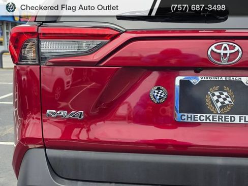Used 2021 Toyota RAV4 LE AWD/4WD image 17