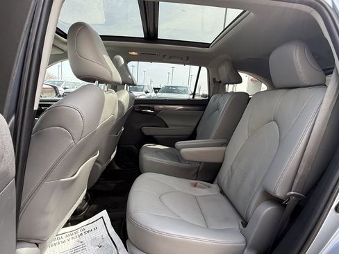 Certified 2021 Toyota Highlander Platinum image 6