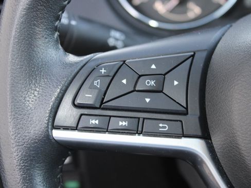 Used 2019 Nissan Rogue SV image 12