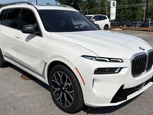 Used 2024 BMW X7 xDrive40i w/ Premium Package AWD/4WD image 5