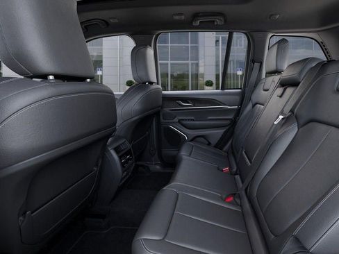 New 2025 Jeep Grand Cherokee Limited w/ Black Appearance Package image 23