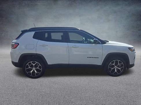 Used 2024 Jeep Compass Limited AWD/4WD image 2