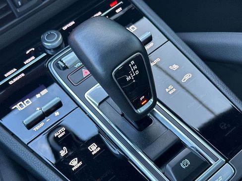 Used 2021 Porsche Cayenne Coupe image 28