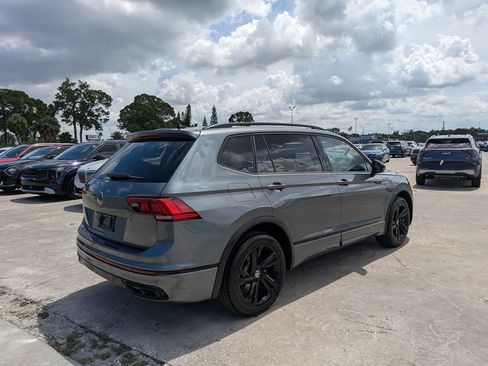 Used 2023 Volkswagen Tiguan SE R-Line FWD image 8