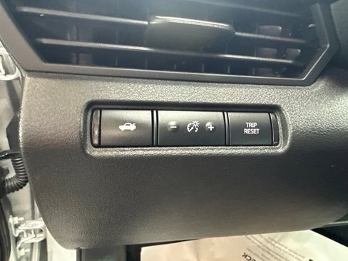 Used 2025 Nissan Altima 2.5 SV FWD image 14
