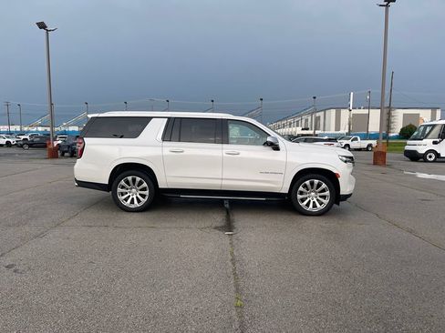 Used 2021 Chevrolet Suburban Premier AWD/4WD image 6