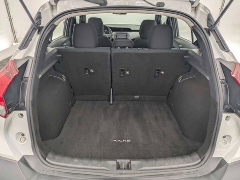 Used 2018 Nissan Kicks S image 32