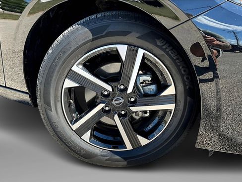 Used 2024 Nissan Sentra SV image 9