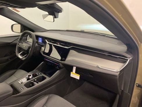 Used 2026 Jeep Cherokee Laredo AWD/4WD image 21