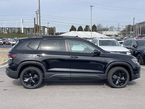 New 2026 Volkswagen Taos SE FWD image 8