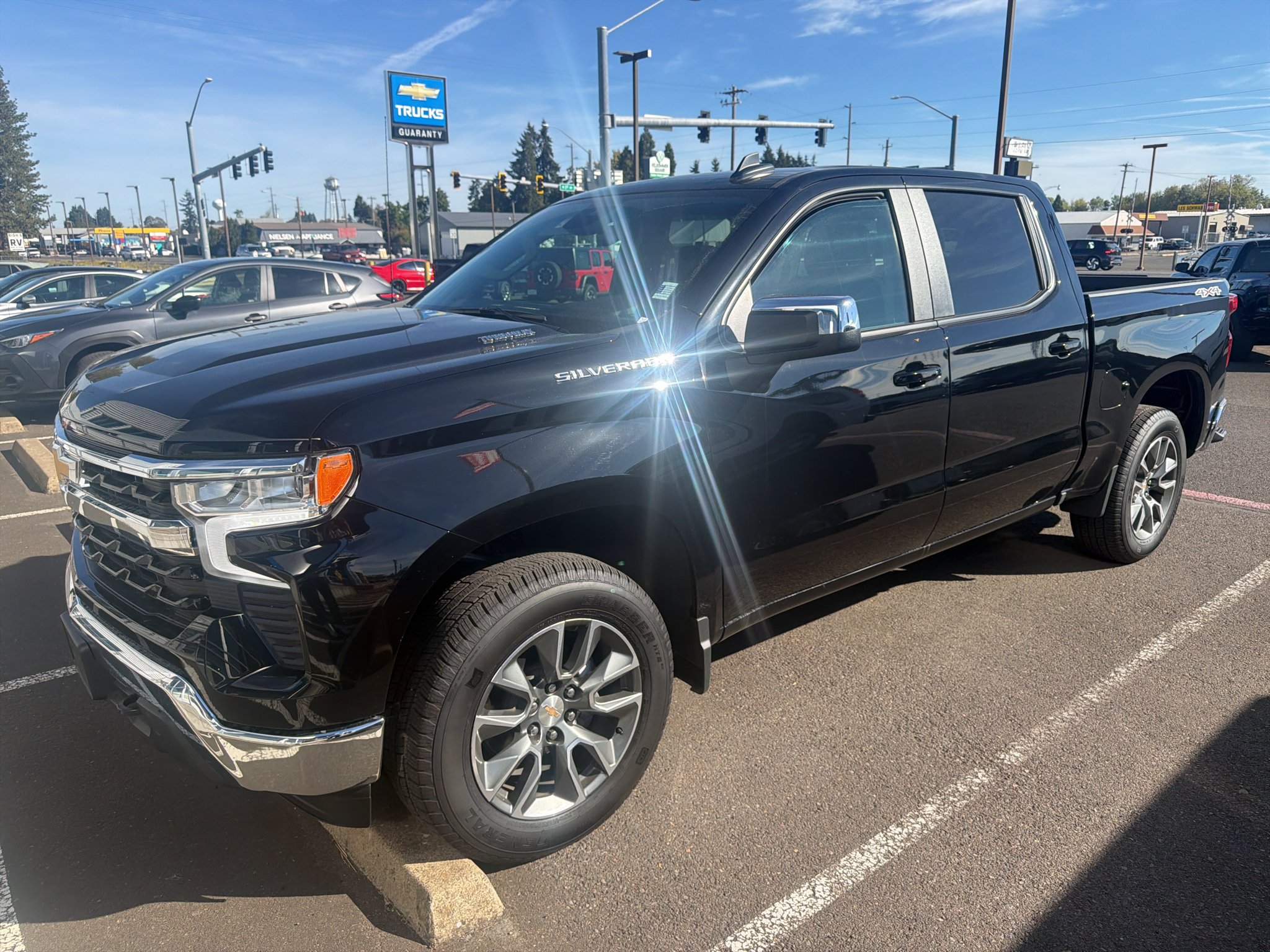 Used 2026 Chevrolet Silverado 1500 LT AWD/4WD image 4